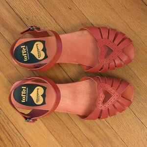 Swedish Hasbeens Toffel red heart medallion sandals
